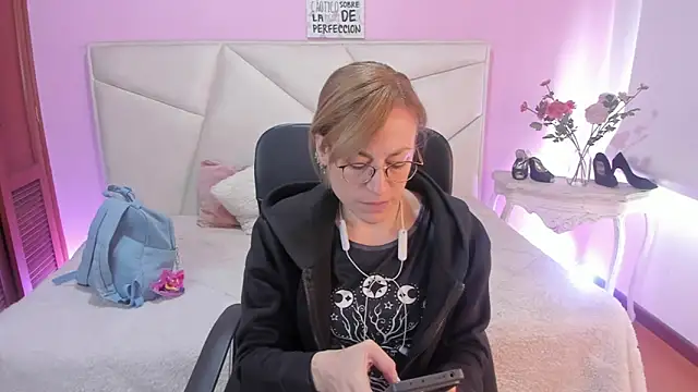 Snapshot of SammySanders chatting on 07-10-26, 12:19 SammySanders online show from 07-10-26, 12:19