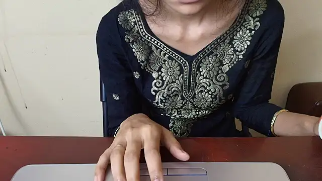 Snapshot of Srabontii chatting on 11-24-25, 01:05 Srabontii online show from 11-24-25, 01:05