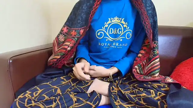 Snapshot of Srabontii chatting on 11-28-25, 08:44 Srabontii online show from 11-28-25, 08:44