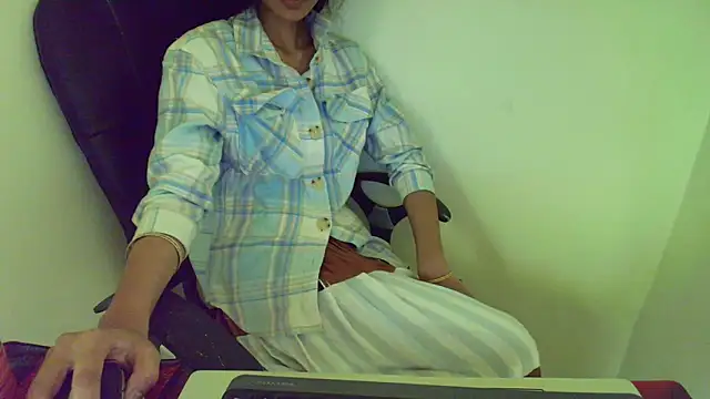 Snapshot of Srabontii chatting on 03-28-26, 10:48 Srabontii online show from 03-28-26, 10:48