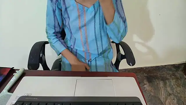 Snapshot of Srabontii chatting on 04-12-26, 02:55 Srabontii online show from 04-12-26, 02:55