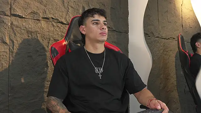 Snapshot of joseph_boy chatting on 04-10-26, 11:37 joseph boy online show from 04-10-26, 11:37