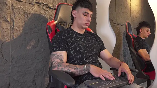 Snapshot of joseph_boy chatting on 04-13-26, 12:21 joseph boy online show from 04-13-26, 12:21