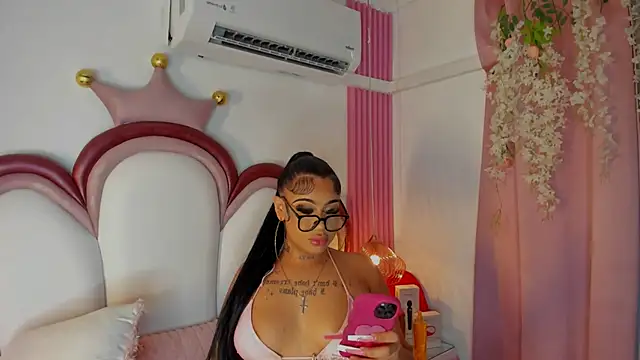 Snapshot of Mia_Jansen chatting on 07-23-26, 02:15 Mia Jansen online show from 07-23-26, 02:15