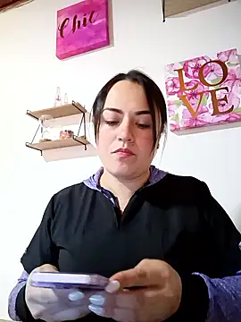 Lesly 10- online show from 06-12-26, 05:01