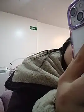 Lesly 10- online show from 06-18-26, 03:38