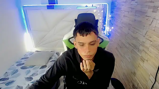 zacariasss  online show from 12-10-24, 08:27