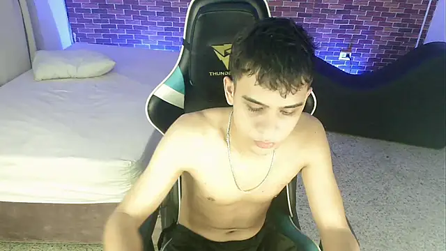 zacariasss  online show from 09-25-25, 03:54