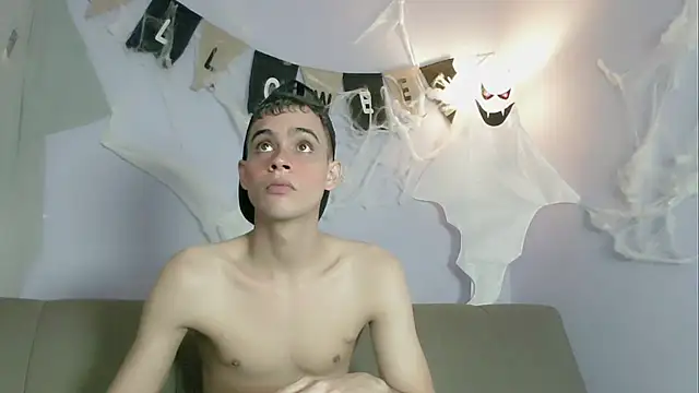 zacariasss  online show from 11-01-25, 03:19