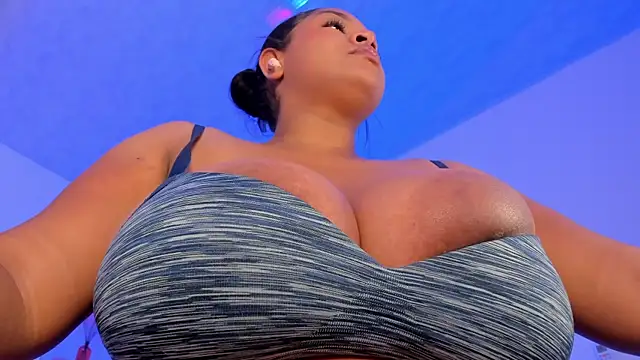 Snapshot of Brianna_bigboobs chatting on 07-18-26, 11:03 Brianna bigboobs online show from 07-18-26, 11:03