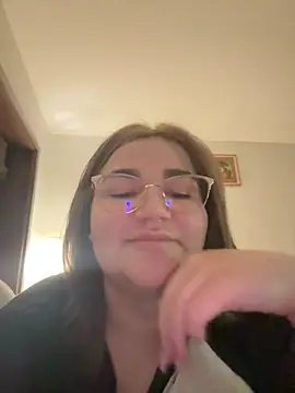 Leya  Droit online show from 02-02-25, 01:55