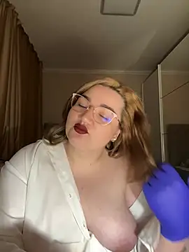 Leya  Droit online show from 02-15-25, 01:10