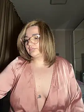 Leya  Droit online show from 02-15-25, 08:22