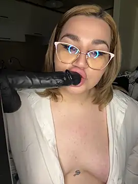 Leya  Droit online show from 02-22-25, 03:47