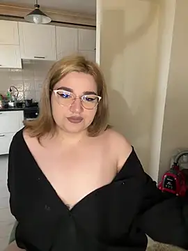 Leya  Droit online show from 03-19-25, 07:18