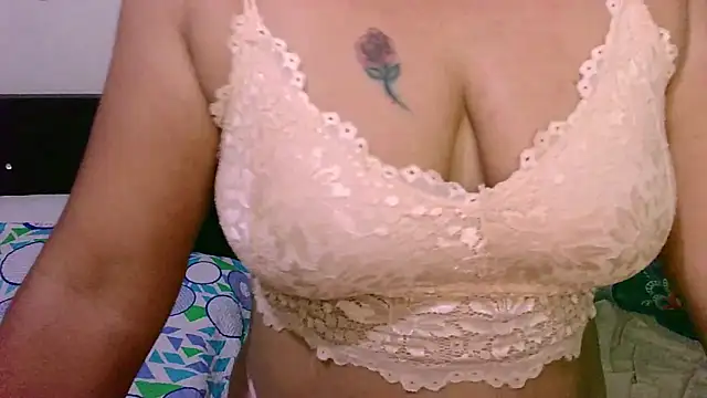 Snapshot of zaray_bella chatting on 03-08-26, 02:04 zaray bella online show from 03-08-26, 02:04