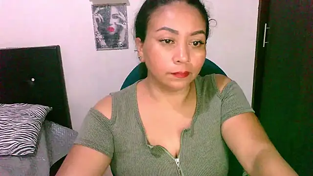 Snapshot of zaray_bella chatting on 03-21-26, 10:24 zaray bella online show from 03-21-26, 10:24