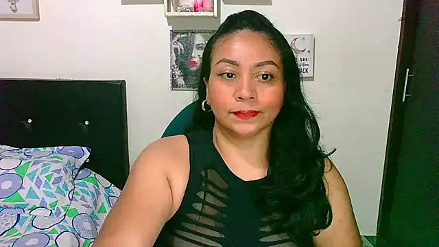 Snapshot of zaray_bella chatting on 04-17-26, 11:52 zaray bella online show from 04-17-26, 11:52