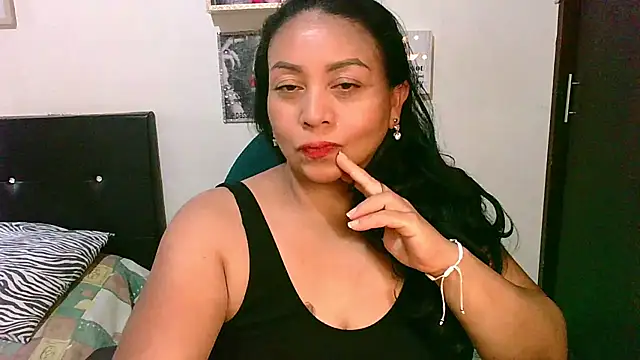 Snapshot of zaray_bella chatting on 05-19-26, 09:32 zaray bella online show from 05-19-26, 09:32