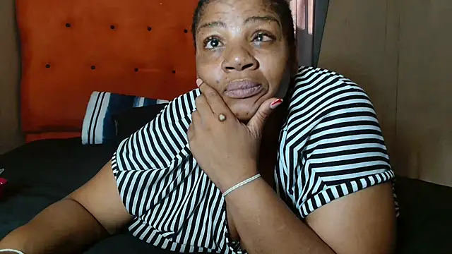 Snapshot of tinagiant chatting on 03-09-26, 01:26 tinagiant online show from 03-09-26, 01:26