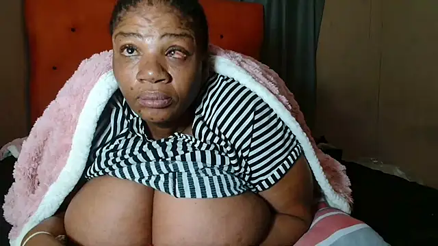 Snapshot of tinagiant chatting on 03-12-26, 12:50 tinagiant online show from 03-12-26, 12:50