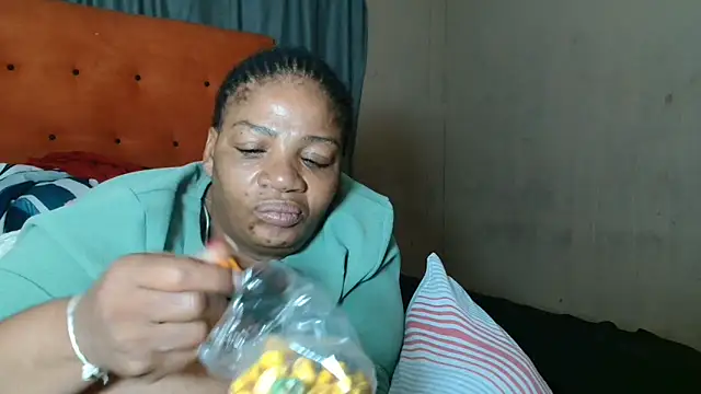 Snapshot of tinagiant chatting on 03-14-26, 12:06 tinagiant online show from 03-14-26, 12:06