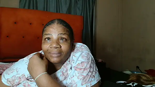 Snapshot of tinagiant chatting on 04-05-26, 07:44 tinagiant online show from 04-05-26, 07:44