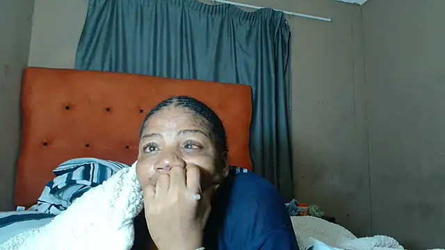 Snapshot of tinagiant chatting on 04-15-26, 09:37 tinagiant online show from 04-15-26, 09:37