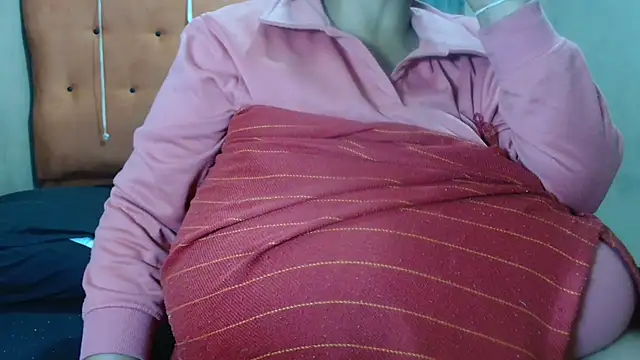 Snapshot of tinagiant chatting on 05-17-26, 05:38 tinagiant online show from 05-17-26, 05:38