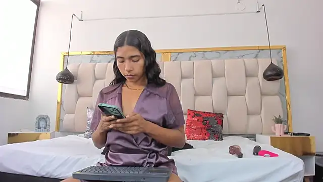 Hanna lens online show from 07-10-26, 07:38