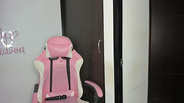 Snapshot of emily_huddson_ chatting on 12-16-24, 08:58 emily huddson online show from 12-16-24, 08:58