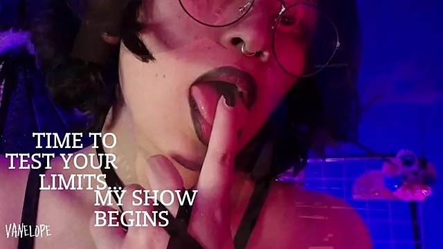 vanelope11 online show from 10-25-25, 06:57