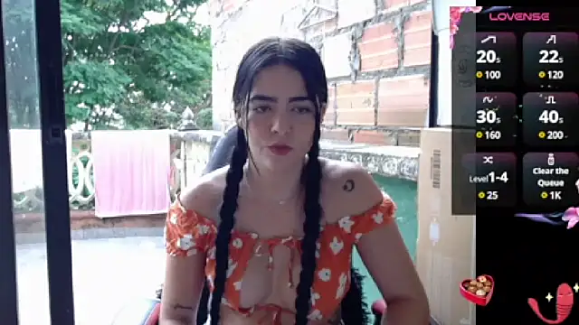 Snapshot of lvsaraa_sexy chatting on 01-05-25, 06:35 lvsaraa sexy online show from 01-05-25, 06:35