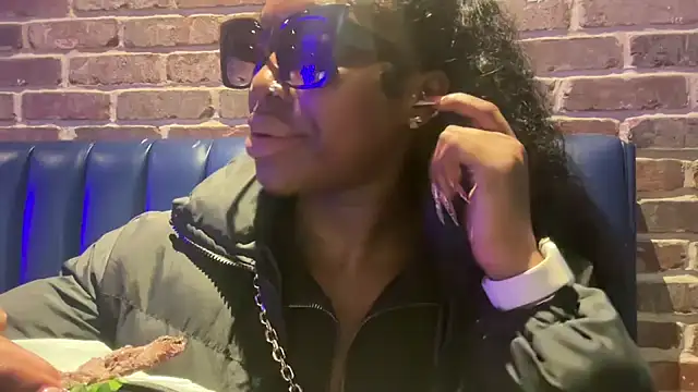 Snapshot of londonsfantasy chatting on 02-03-26, 02:53 londonsfantasy online show from 02-03-26, 02:53