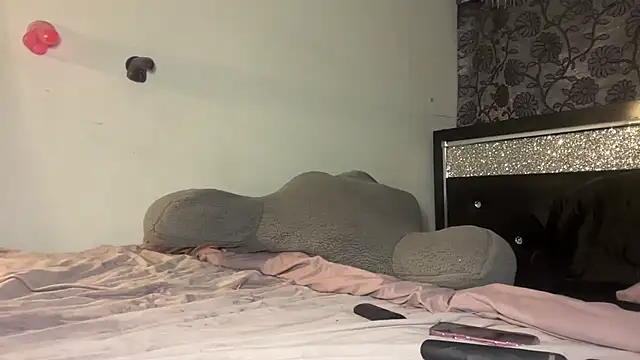 Snapshot of londonsfantasy chatting on 02-16-26, 05:58 londonsfantasy online show from 02-16-26, 05:58