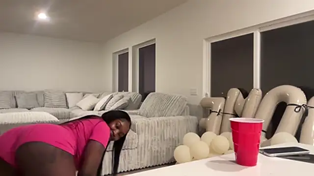 Snapshot of londonsfantasy chatting on 03-29-26, 01:16 londonsfantasy online show from 03-29-26, 01:16