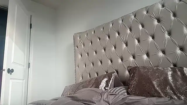 Snapshot of londonsfantasy chatting on 04-09-26, 01:16 londonsfantasy online show from 04-09-26, 01:16