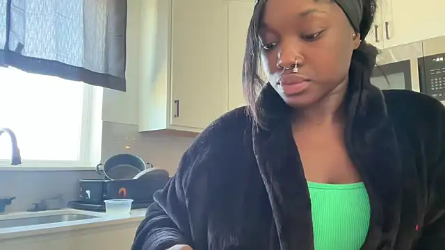 Snapshot of londonsfantasy chatting on 04-10-26, 07:18 londonsfantasy online show from 04-10-26, 07:18