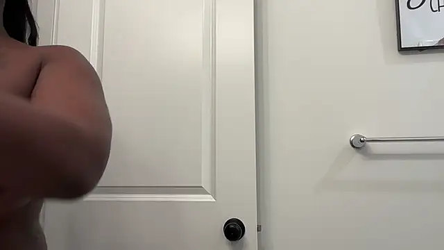 Snapshot of londonsfantasy chatting on 04-15-26, 03:46 londonsfantasy online show from 04-15-26, 03:46