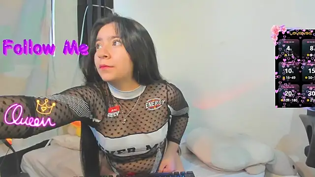 Snapshot of litle_mily_ chatting on 04-09-26, 10:04 litle mily online show from 04-09-26, 10:04