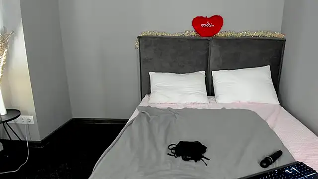 MuscleXXXBarbie online show from 02-14-26, 09:17