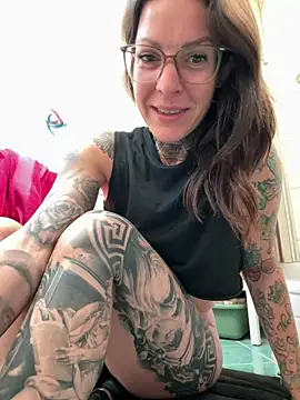 BrownieyQueen online show from 06-18-26, 05:50
