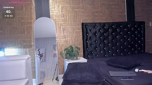 Snapshot of Laross25 chatting on 07-15-26, 08:03 Laross25 online show from 07-15-26, 08:03
