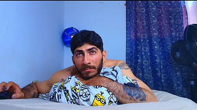 Snapshot of Thomass00 chatting on 04-18-26, 04:00 Thomass00 online show from 04-18-26, 04:00