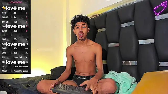 RyanRizzo online show from 03-06-25, 01:35