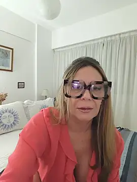 Snapshot of lolavalecuatro chatting on 07-18-26, 09:40 lolavalecuatro online show from 07-18-26, 09:40