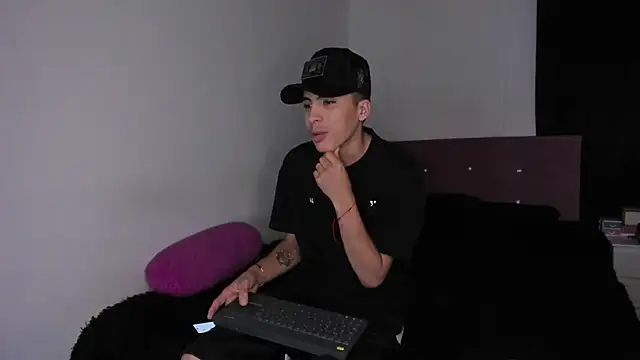 HeellBoy  online show from 04-06-26, 05:08