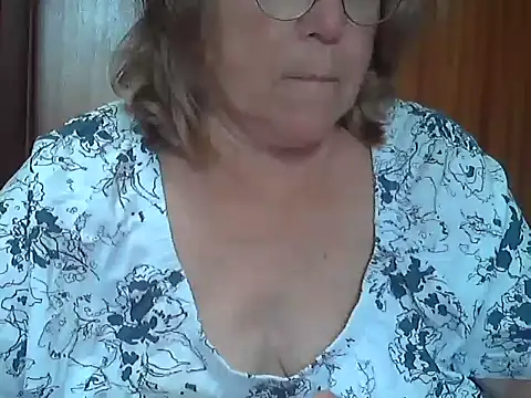 Snapshot of _sunshine__ chatting on 06-17-26, 11:12 sunshine online show from 06-17-26, 11:12