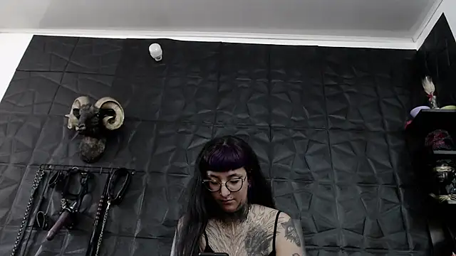Snapshot of Agata_Darkness chatting on 07-17-26, 04:34 Agata Darkness online show from 07-17-26, 04:34