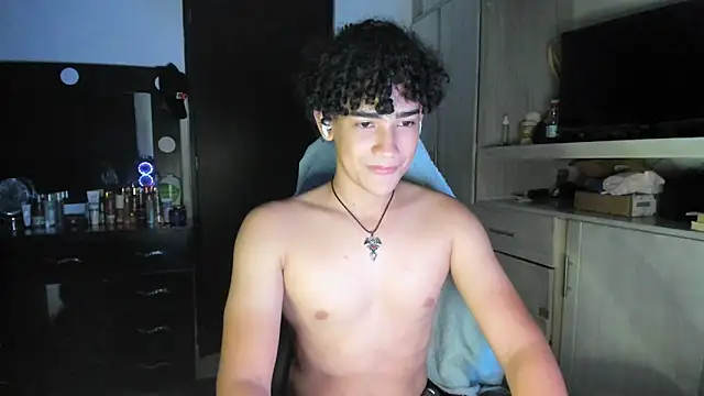 Snapshot of jake_willianss chatting on 06-20-26, 04:04 jake willianss online show from 06-20-26, 04:04